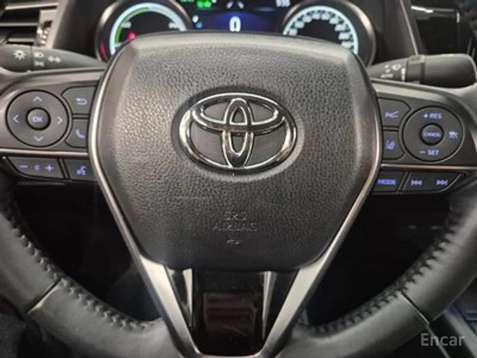 Фото 18 - Toyota Camry