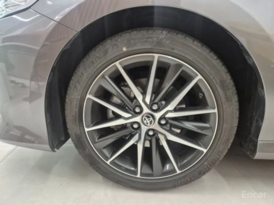 Фото 5 - Toyota Camry