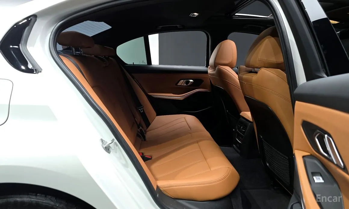 Photo 12 - BMW 3 Series