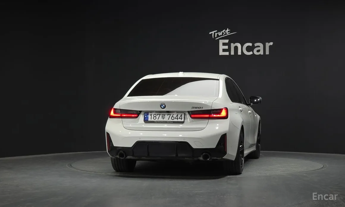 Photo 4 - BMW 3 Series