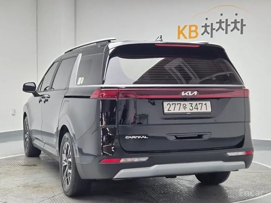 Фото 2 - Kia Carnival