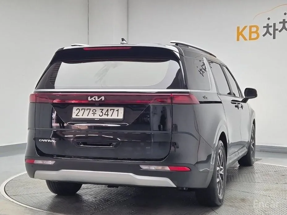 Фото 3 - Kia Carnival