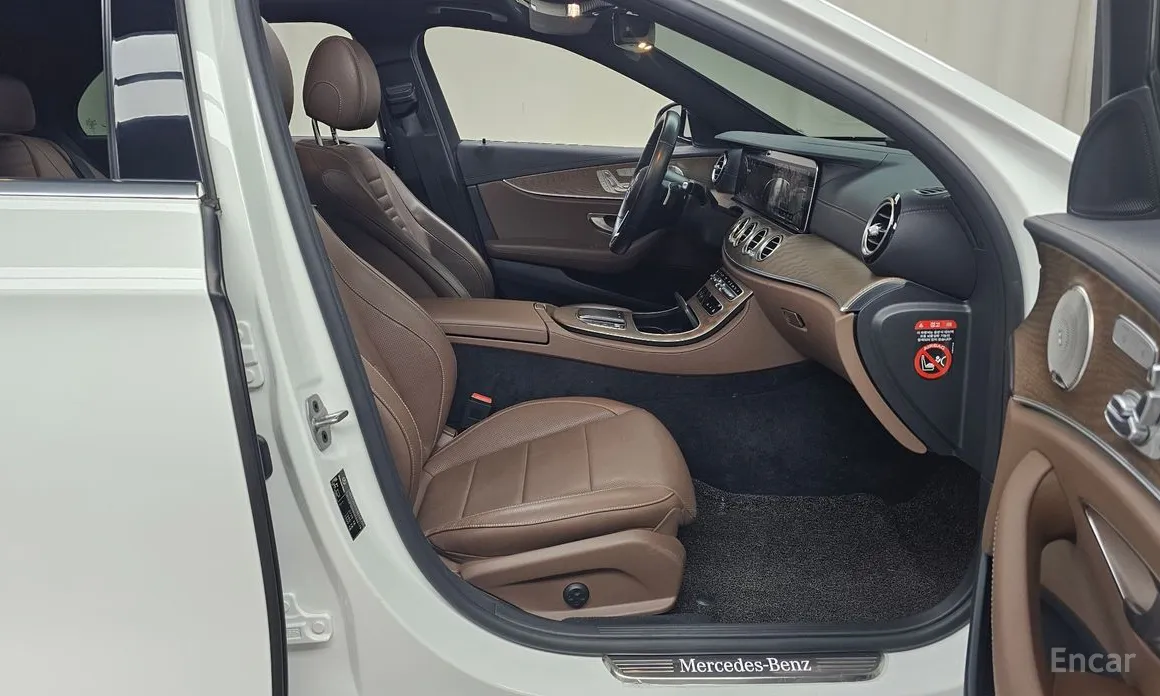 Photo 11 - Mercedes-Benz E-Class