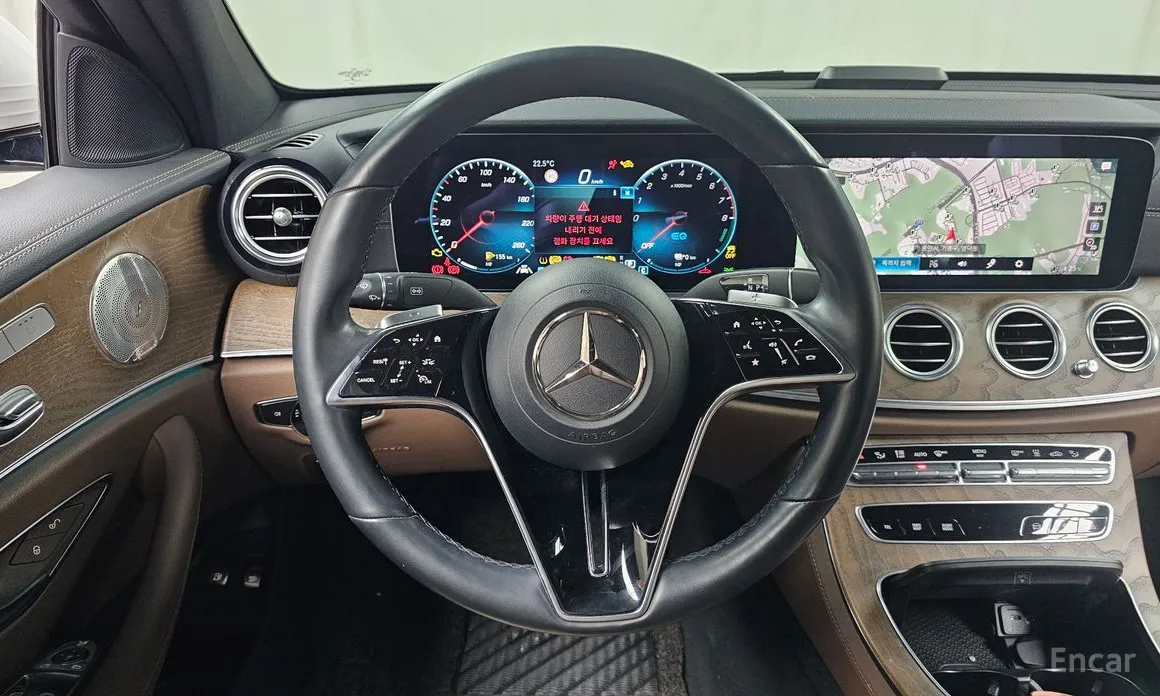 Photo 13 - Mercedes-Benz E-Class