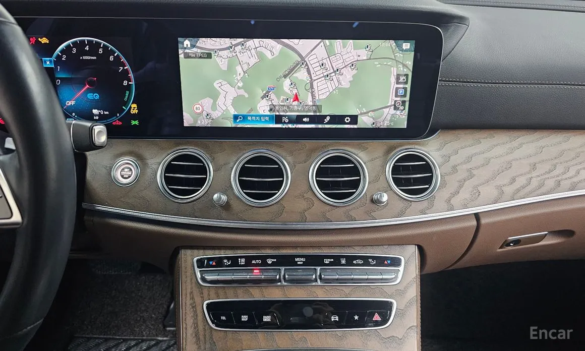 Photo 15 - Mercedes-Benz E-Class