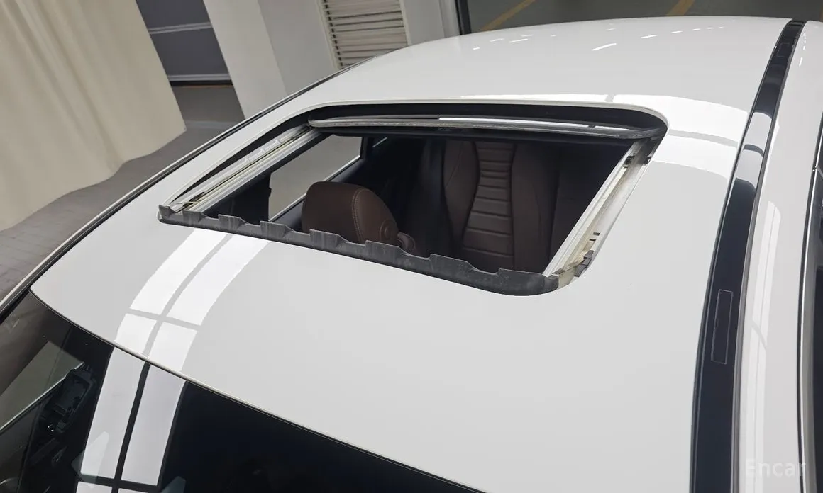 Photo 19 - Mercedes-Benz E-Class