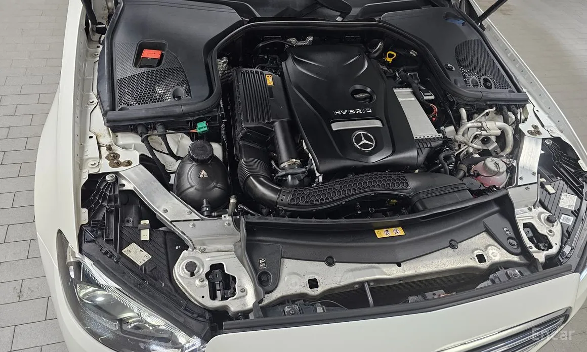 Photo 6 - Mercedes-Benz E-Class