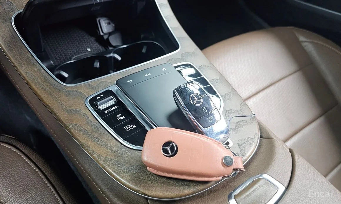 Photo 9 - Mercedes-Benz E-Class