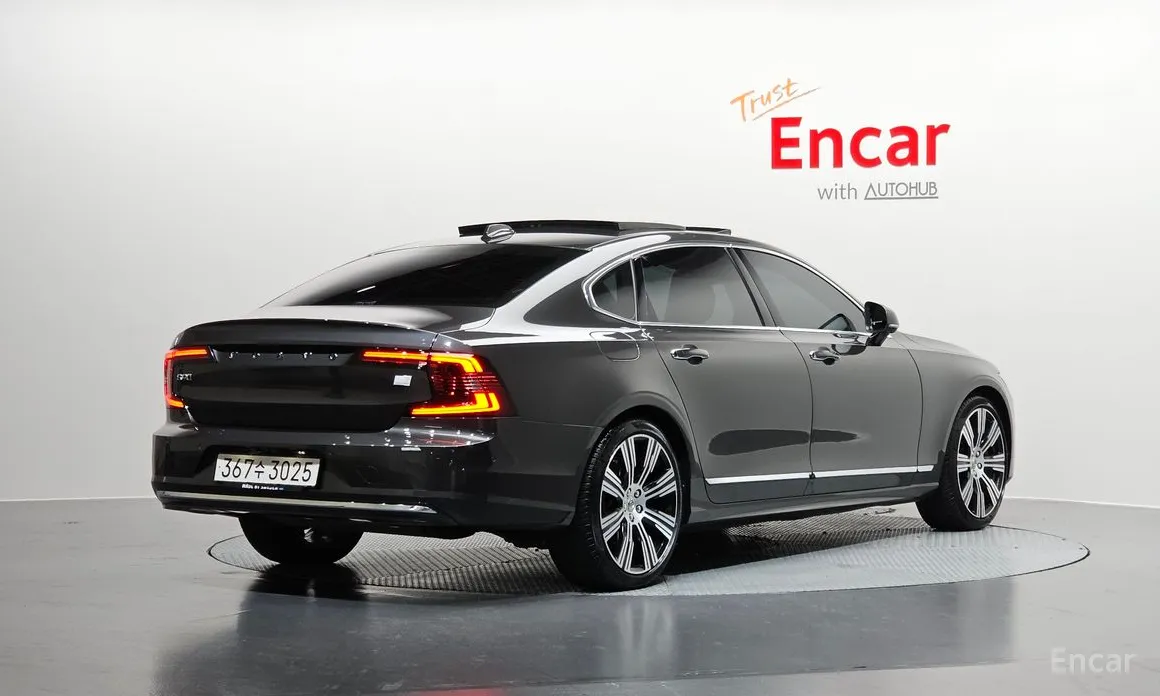 Фото 2 - Volvo S90