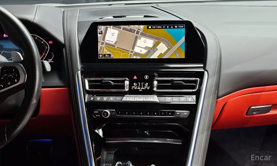 Photo 16 - BMW 8 Series