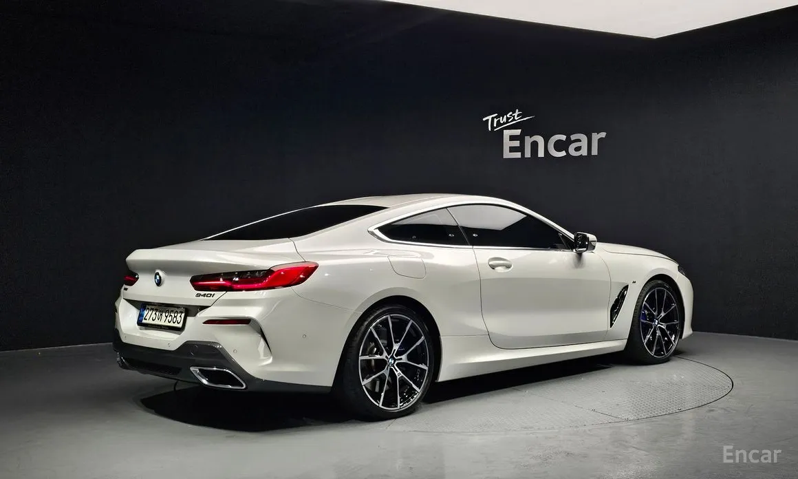 Photo 2 - BMW 8 Series