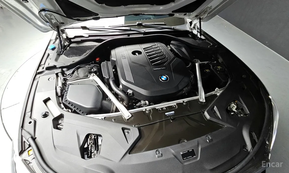 Photo 6 - BMW 8 Series