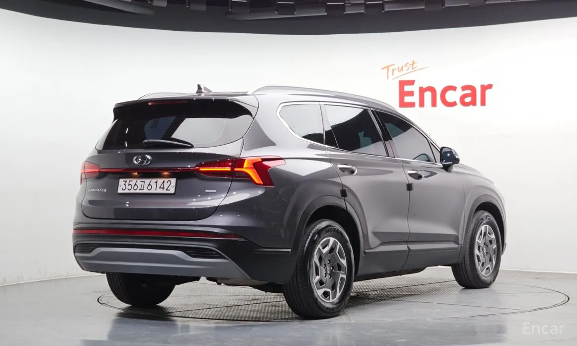 Фото 2 - Hyundai Santa Fe