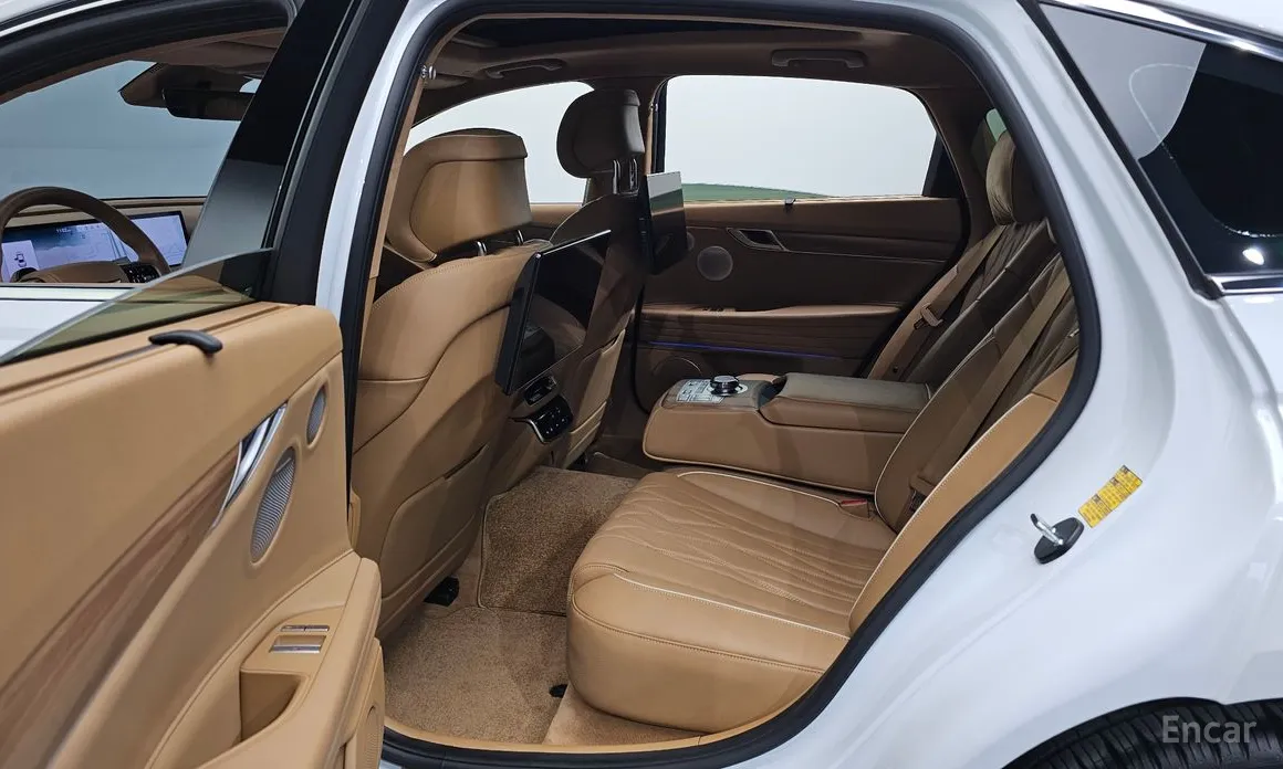 Фото 11 - Genesis G80