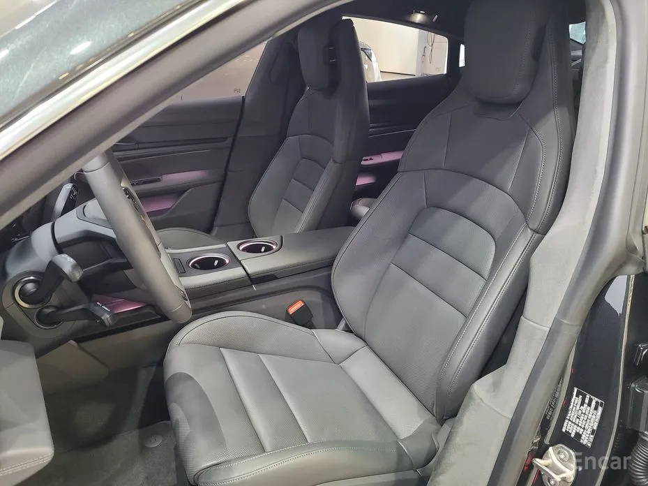 Фото 11 - Porsche Taycan