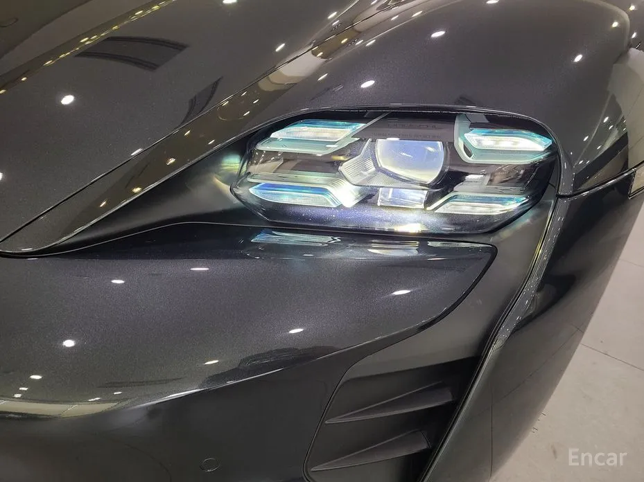 Фото 12 - Porsche Taycan