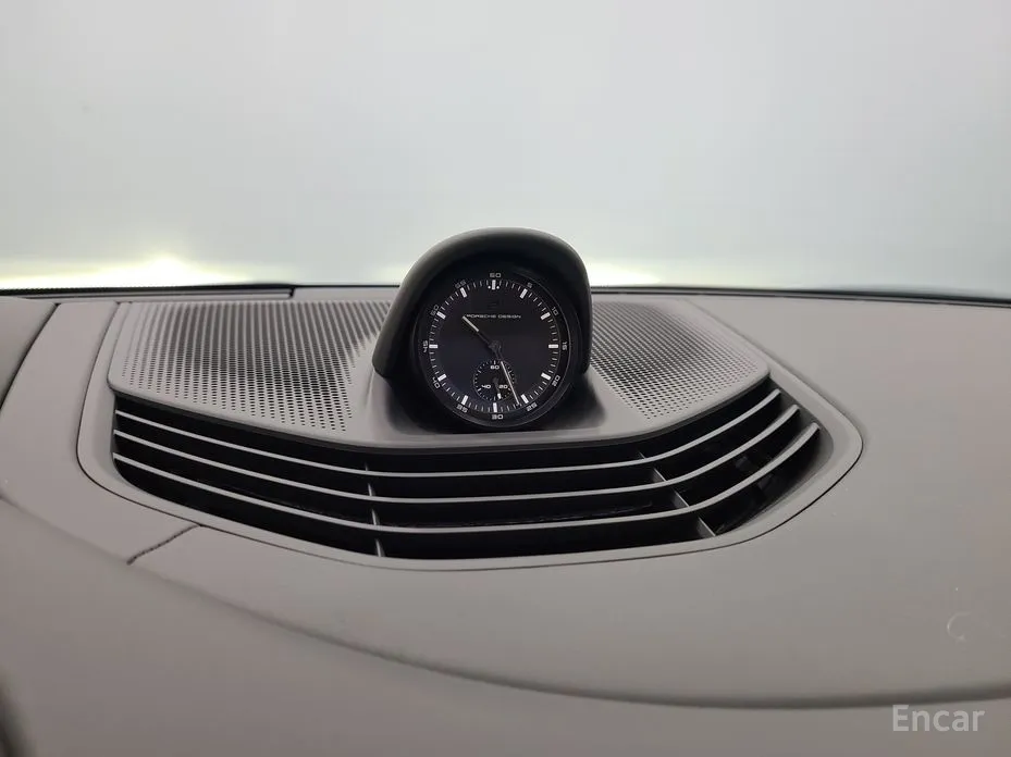 Фото 16 - Porsche Taycan