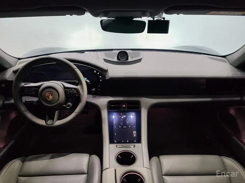 Фото 7 - Porsche Taycan