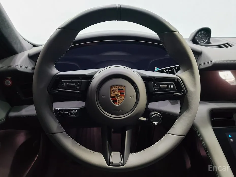 Фото 9 - Porsche Taycan