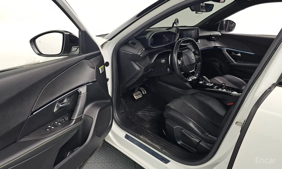 Фото 11 - Peugeot 2008