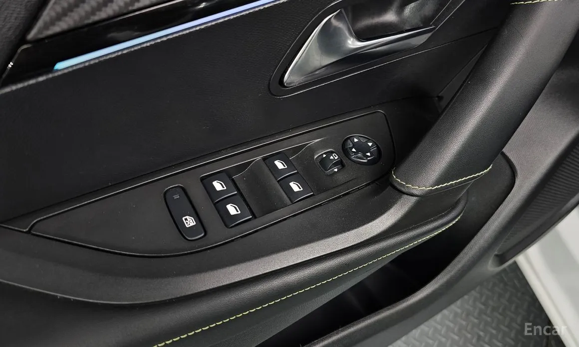 Фото 17 - Peugeot 2008