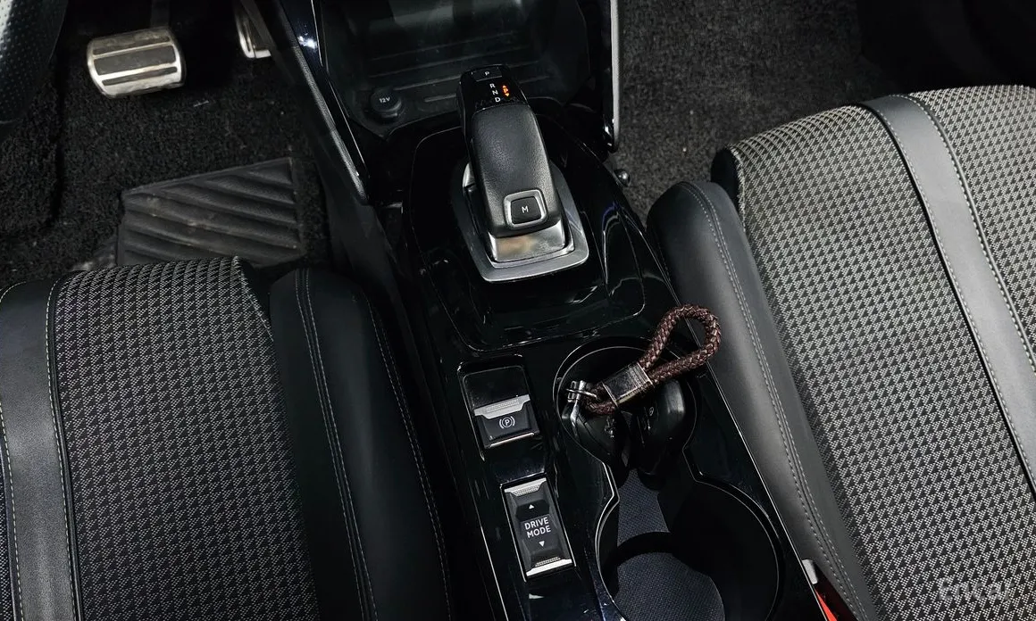 Фото 9 - Peugeot 2008