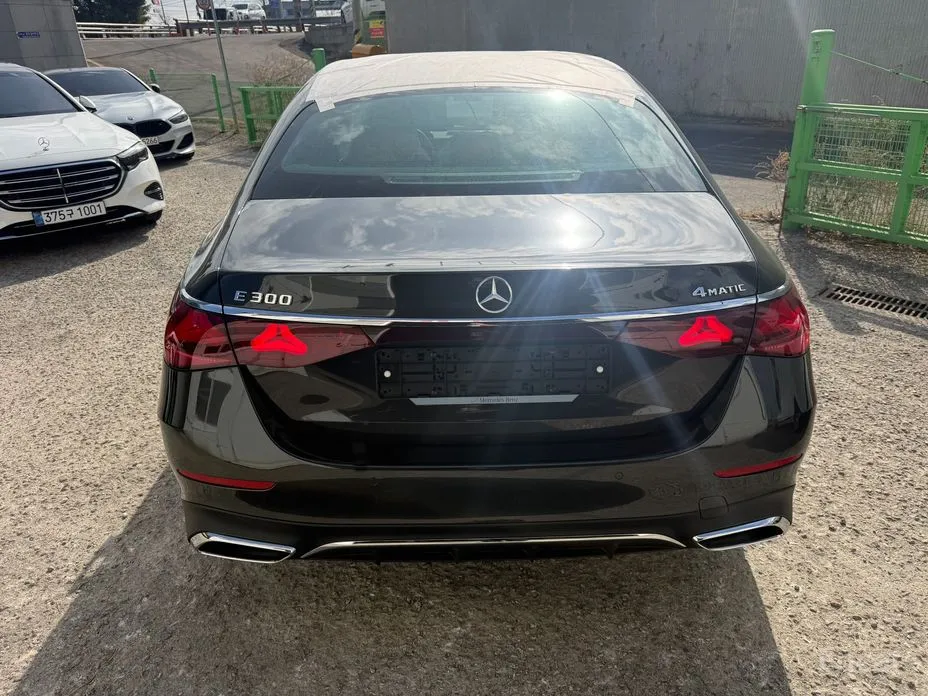 Фото 4 - Mercedes-Benz E-Class