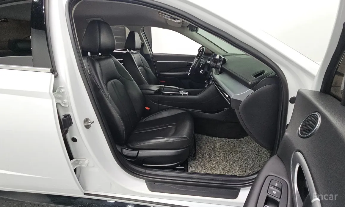 Photo 11 - Hyundai Sonata