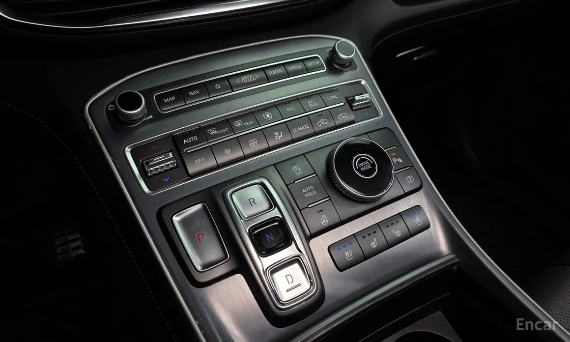 Фото 9 - Hyundai Santa Fe