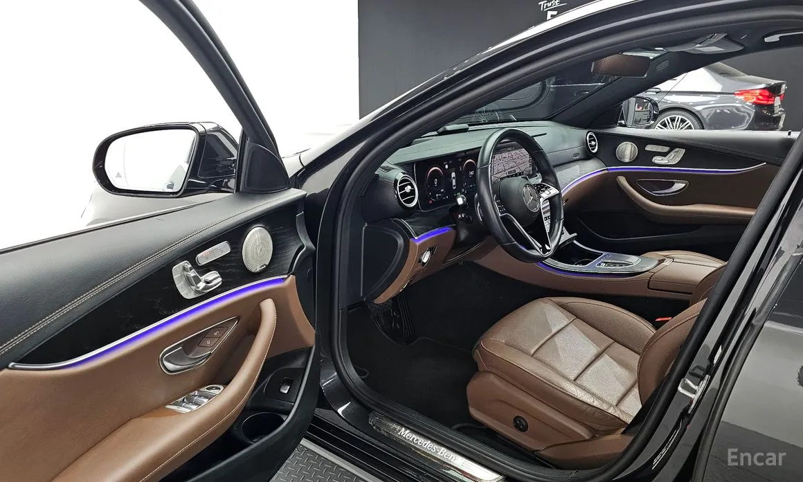 Фото 11 - Mercedes-Benz E-Class