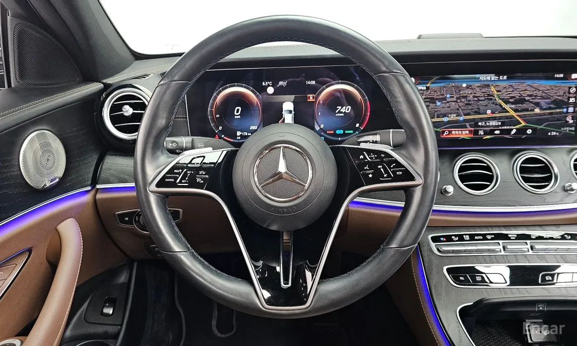 Фото 13 - Mercedes-Benz E-Class