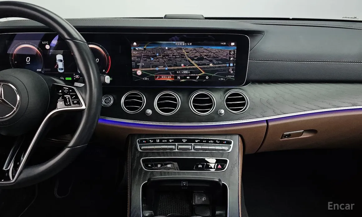 Фото 15 - Mercedes-Benz E-Class