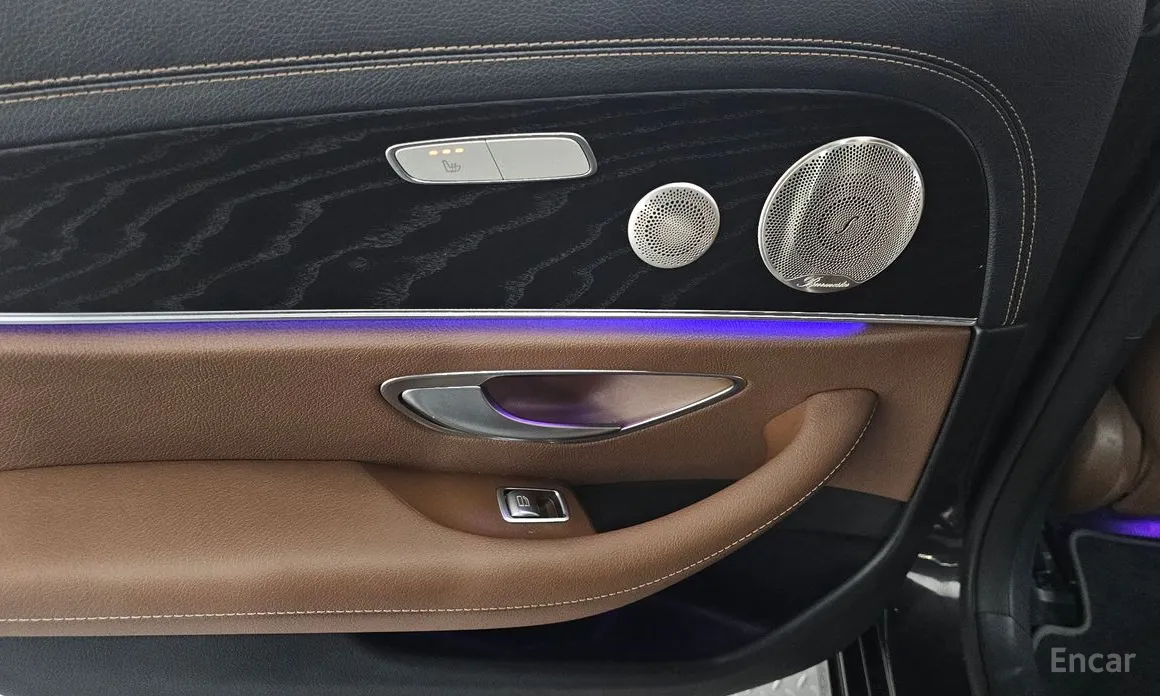 Фото 17 - Mercedes-Benz E-Class