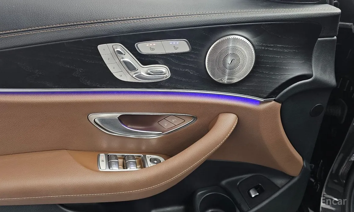 Фото 18 - Mercedes-Benz E-Class