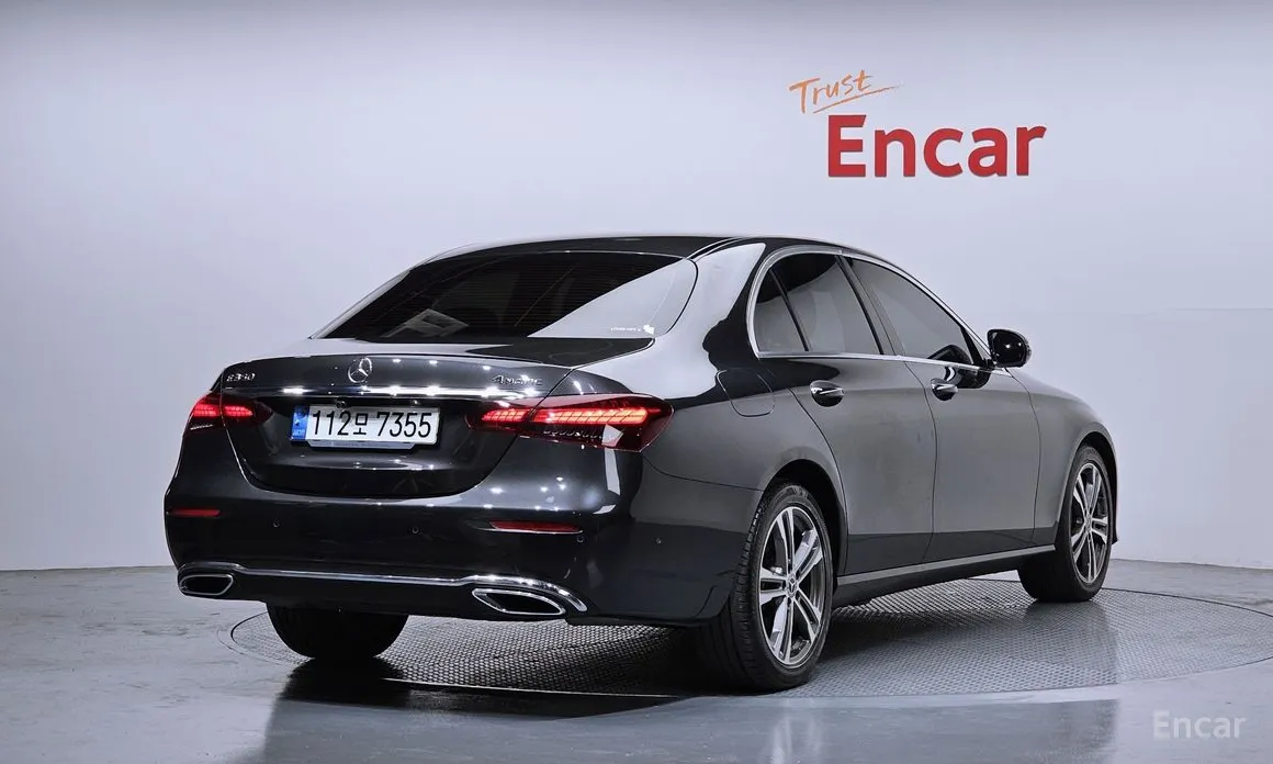 Фото 2 - Mercedes-Benz E-Class