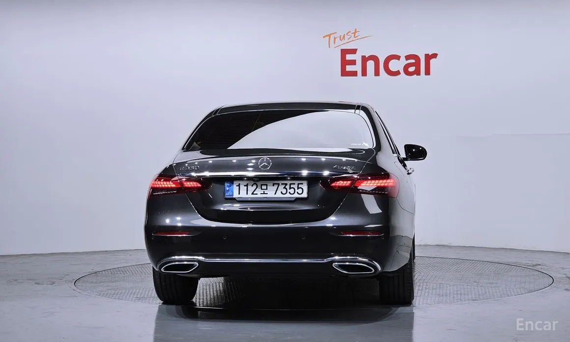 Фото 4 - Mercedes-Benz E-Class