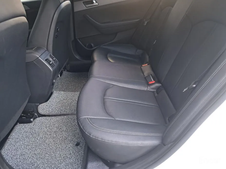 Photo 15 - Hyundai Sonata