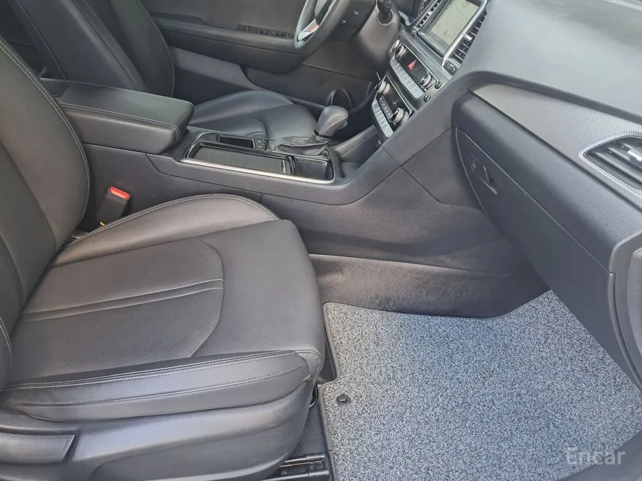 Photo 16 - Hyundai Sonata