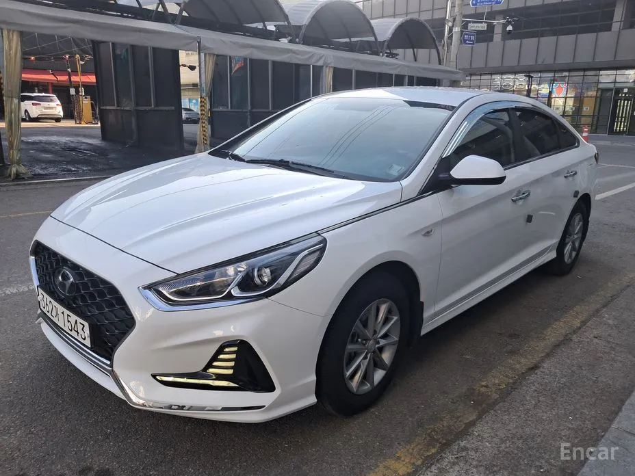 Photo 2 - Hyundai Sonata