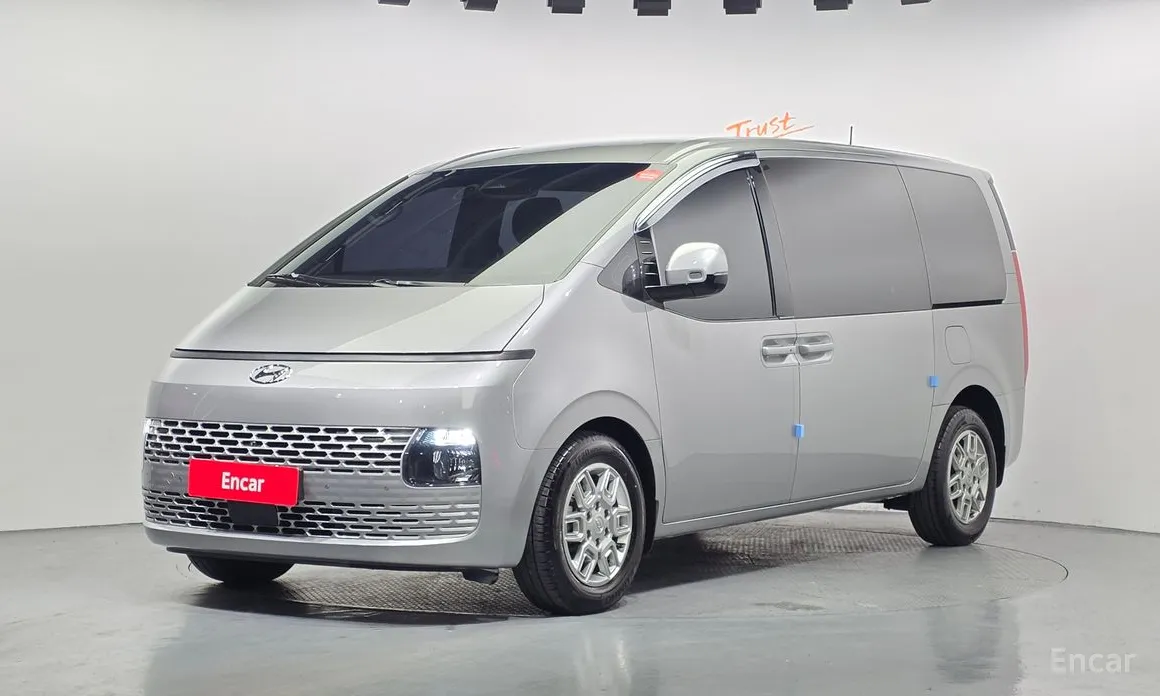 Фото 1 - Hyundai Staria