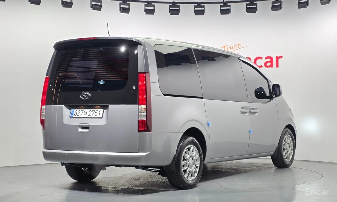 Фото 2 - Hyundai Staria