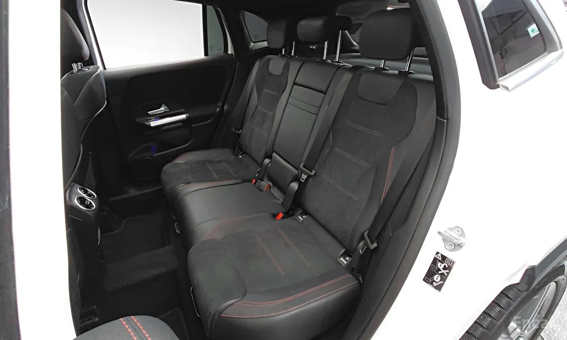 Фото 11 - Mercedes-Benz GLA-Class