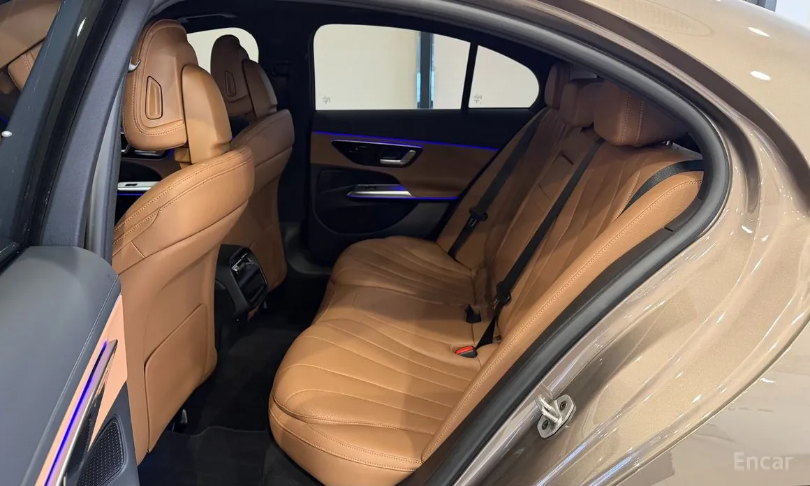 Фото 11 - Mercedes-Benz E-Class