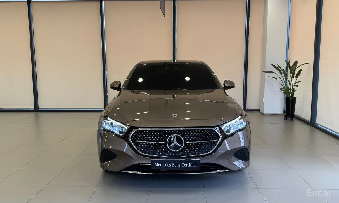 Фото 3 - Mercedes-Benz E-Class