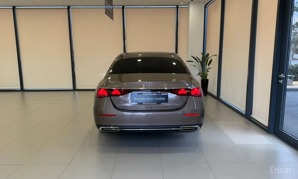 Фото 4 - Mercedes-Benz E-Class