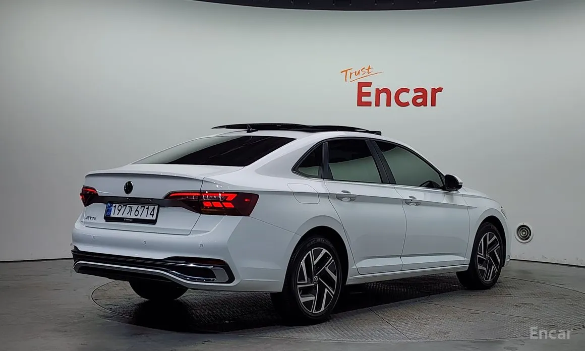 Photo 2 - Volkswagen Jetta