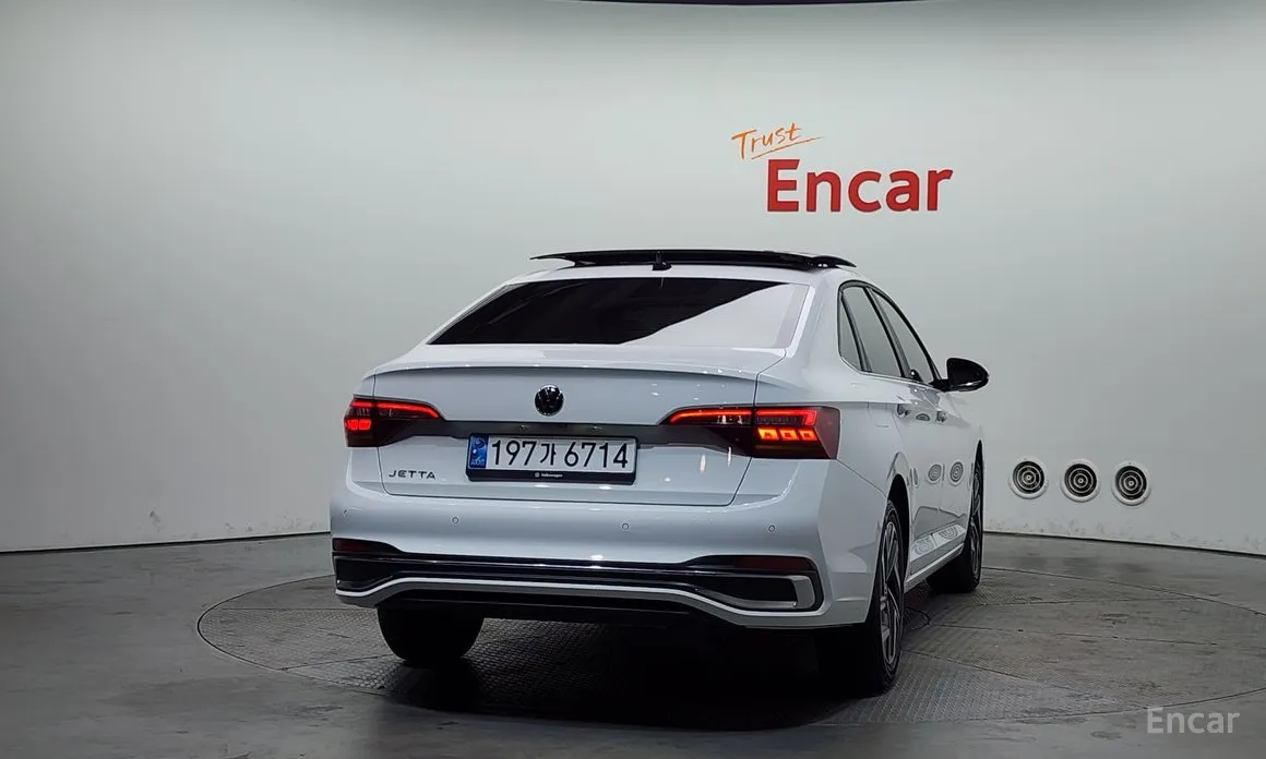 Photo 4 - Volkswagen Jetta