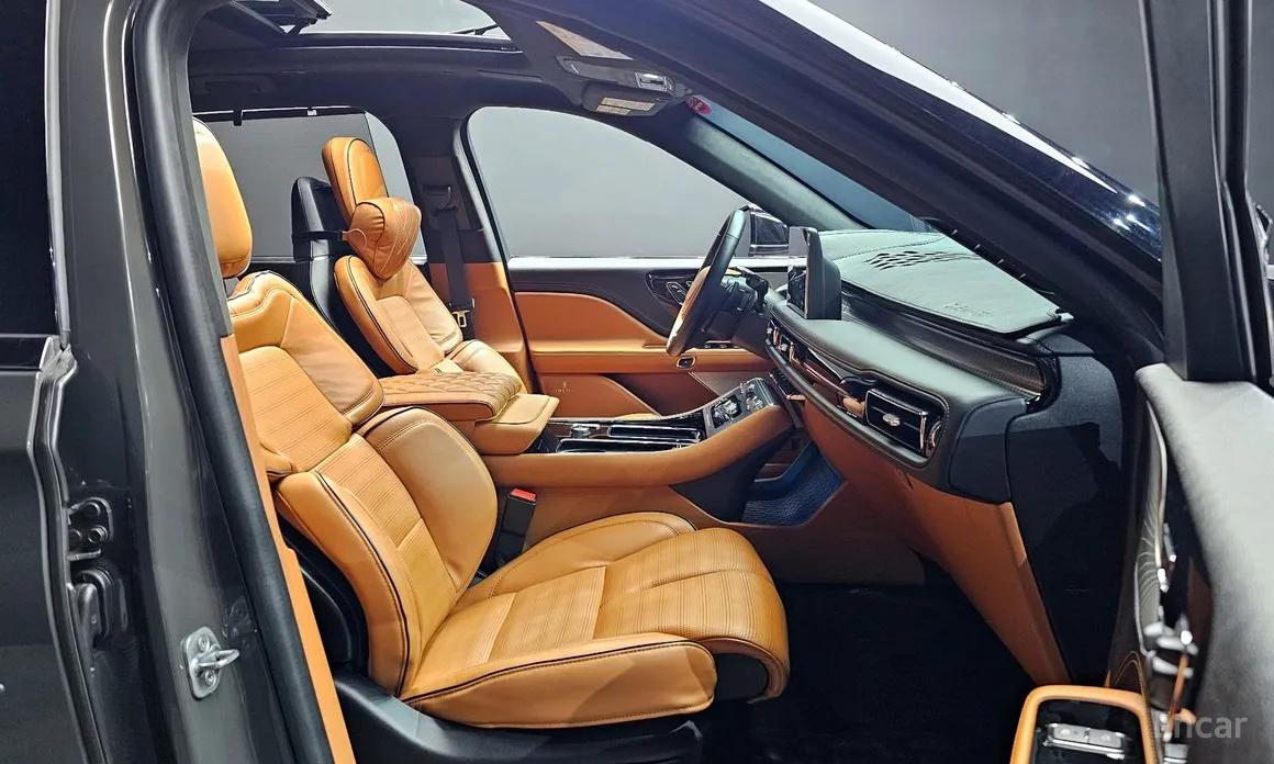 Фото 10 - Lincoln Aviator