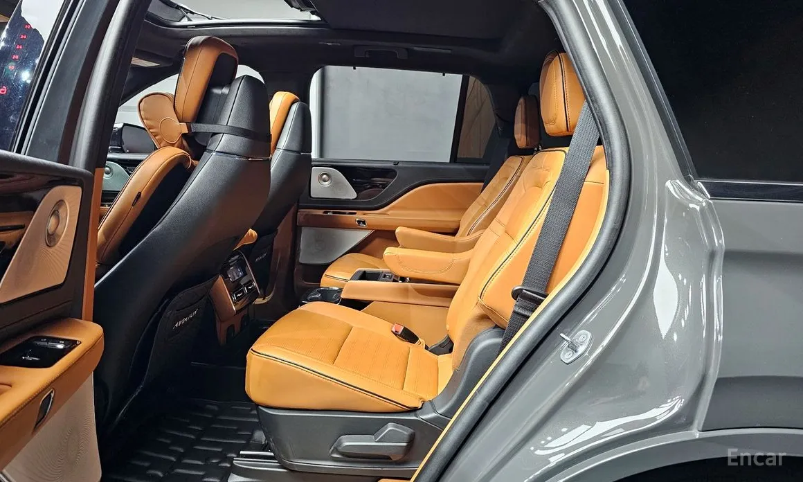 Фото 12 - Lincoln Aviator