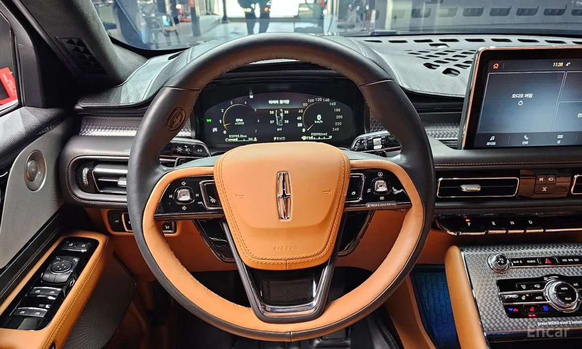 Фото 13 - Lincoln Aviator